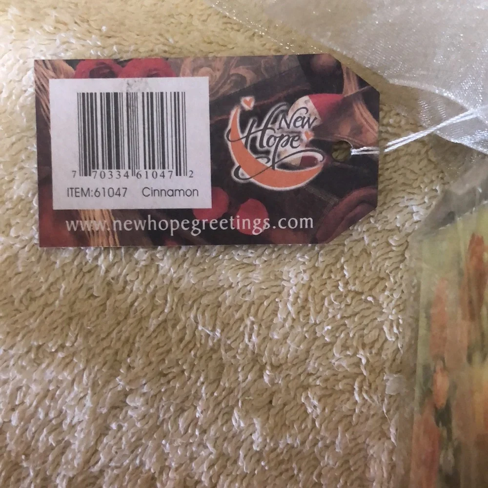 New Hope Greetings Grandmother Cinnamon Candle 3.5”x2.5”